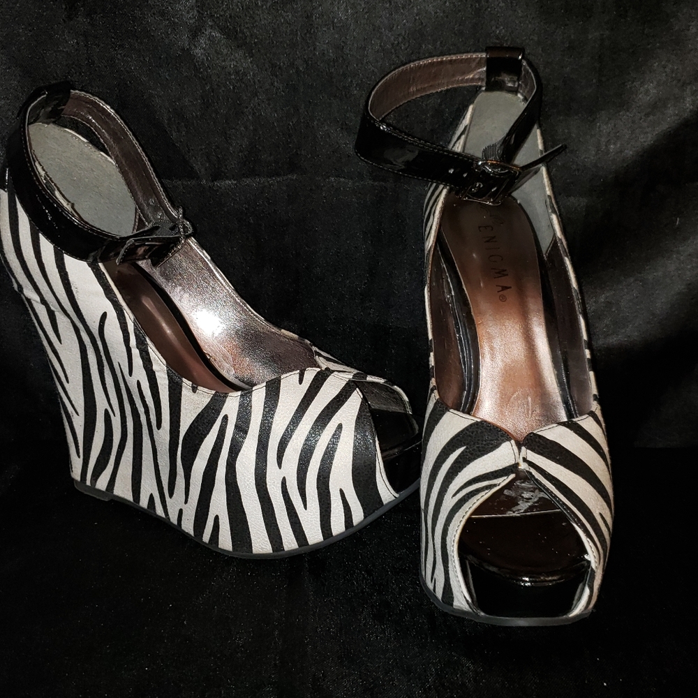 Zebra pattern wedged shoes with 5 1/2 in heels